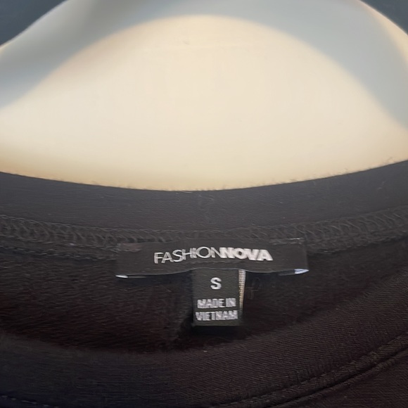 Basic black pullover - Picture 3 of 3